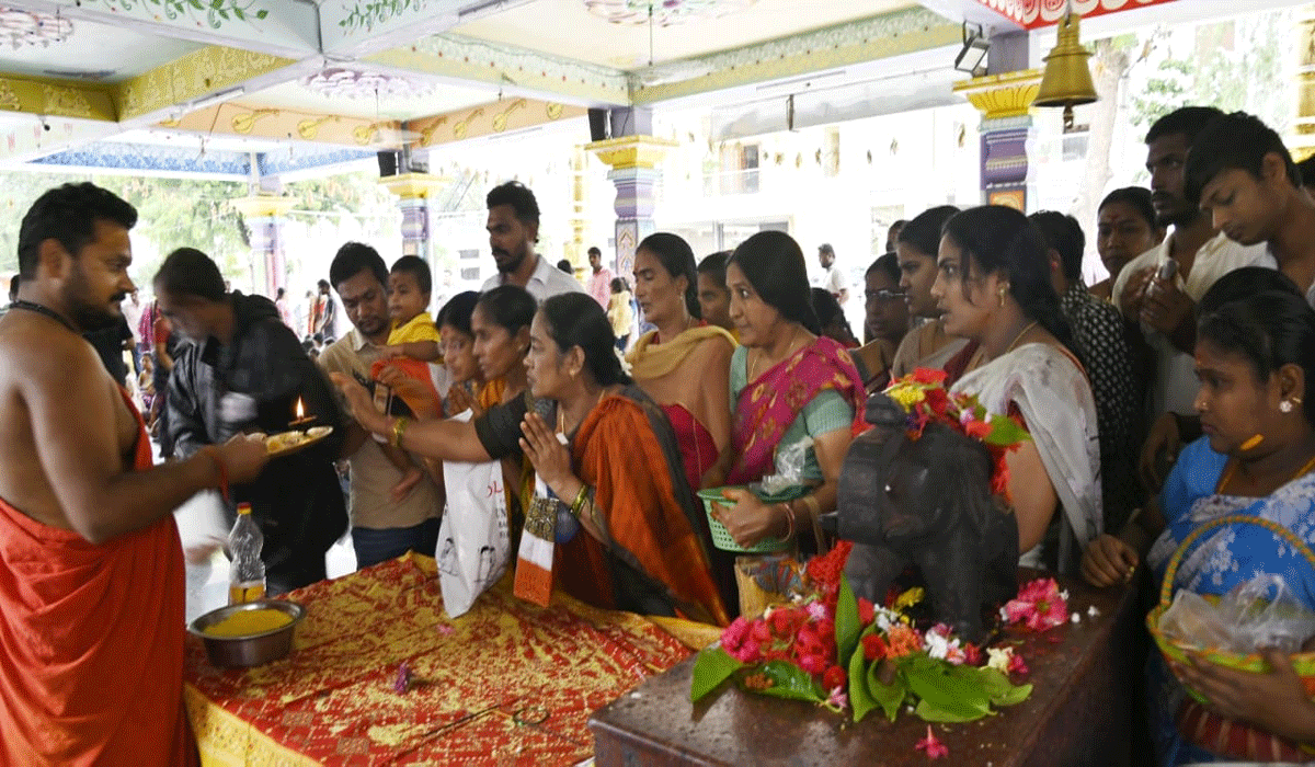 Karimnagar | ప్రారంభమైన శ్రావణం.. మొదటి శుక్రవారం ఆలయాల్లో సందడి