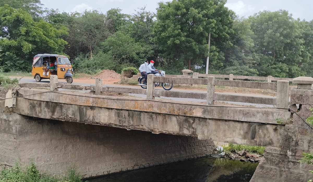 Sultanabad | వంతెన ఇలా.. ప్రయాణం ఎలా..?.. ఇబ్బందుల్లో ప్రజలు