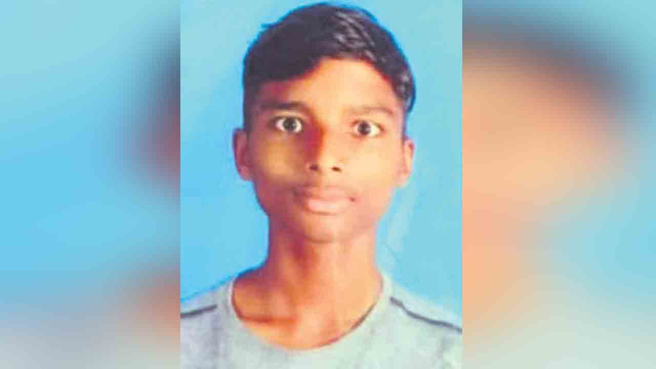 గురుకులంలో విద్యార్థి ఆత్మహత్య
