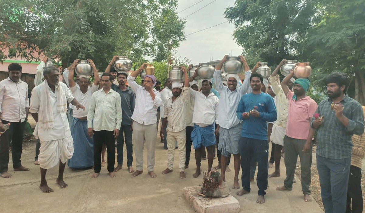 Ganga water | సోనారిలో గంగ నీళ్ల జాతర.. వర్షాలు కురవాలని గ్రామదేవతలకు జలాభిషేకం
