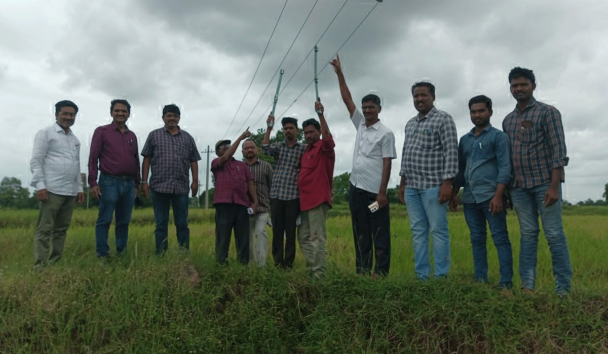 Electricity workers | గర్శకుర్తిలో విద్యుత్ సిబ్బంది పొలంబాట
