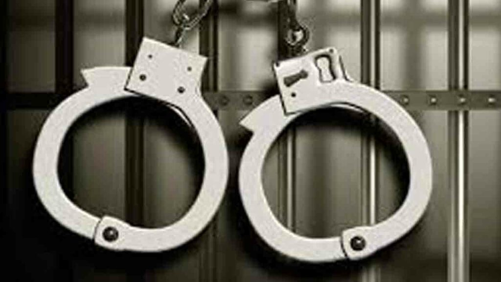 10 People Arrested