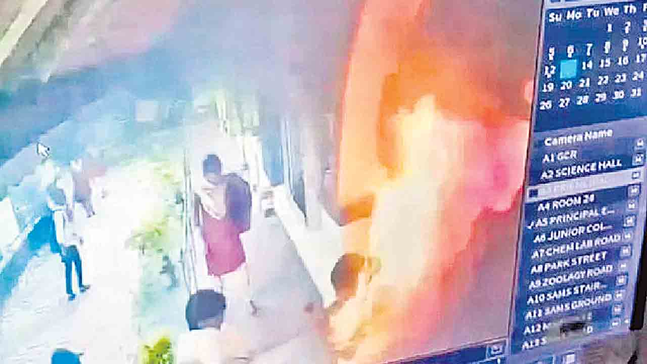 చదువు సాగాలంటే నా కోరిక తీర్చాల్సిందే!.. బీఈడీ విద్యార్థినికి హెచ్‌వోడీ లైంగిక వేధింపులు