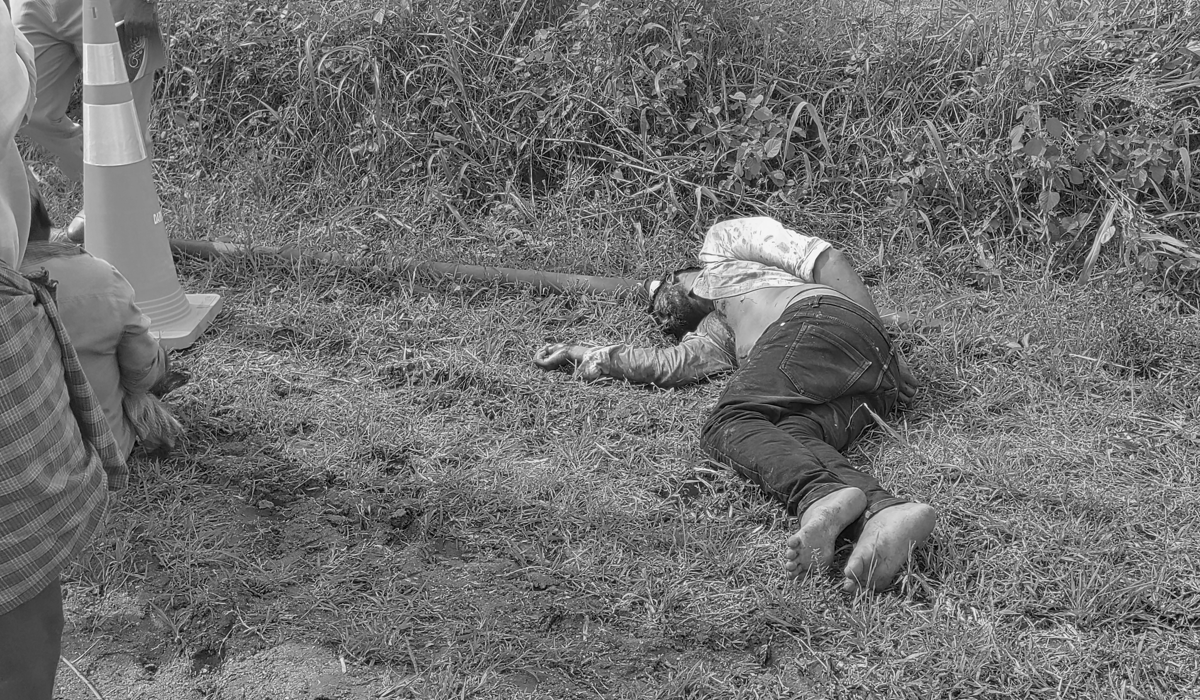 Murder  |  వెల్గటూర్ లో యువకుడు దారుణ హత్య.. కత్తులతో పొడిచి విచక్షణ రహితంగా చంపిన దుండగులు