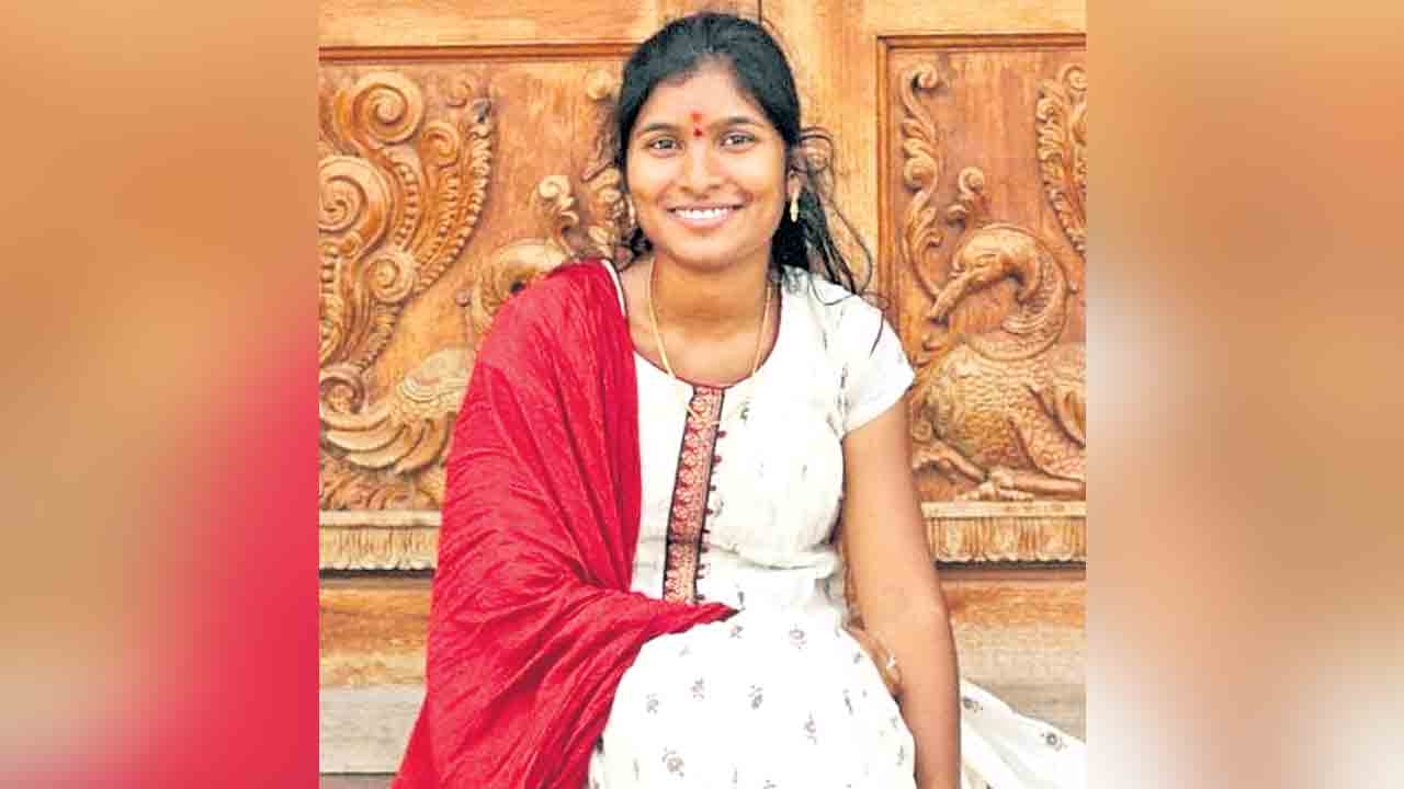 ఉద్యోగం రాలేదని యువతి ఆత్మహత్య