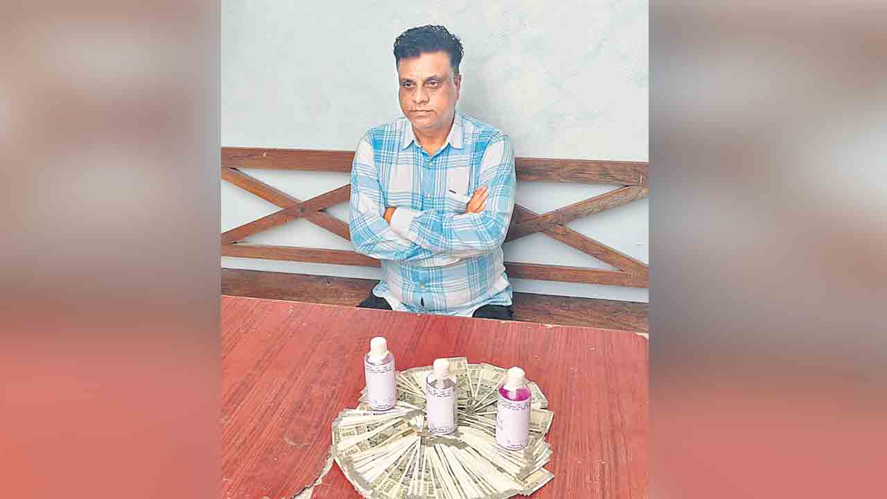 బిల్లు మంజూరుకు రూ.లక్ష డిమాండ్‌