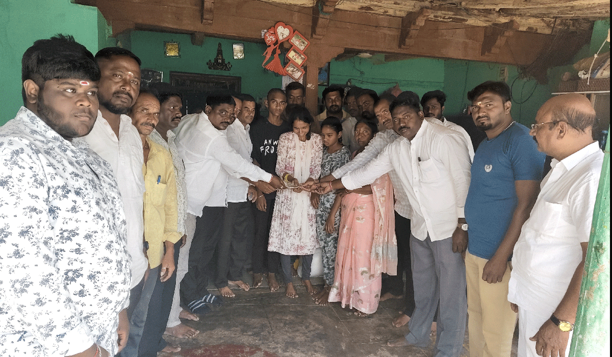 Financial assistance | మృతుడి కుటుంబానికి ఆర్థిక సాయం చేసి అండగా నిలిచిన బీఆర్ఎస్ నాయకులు