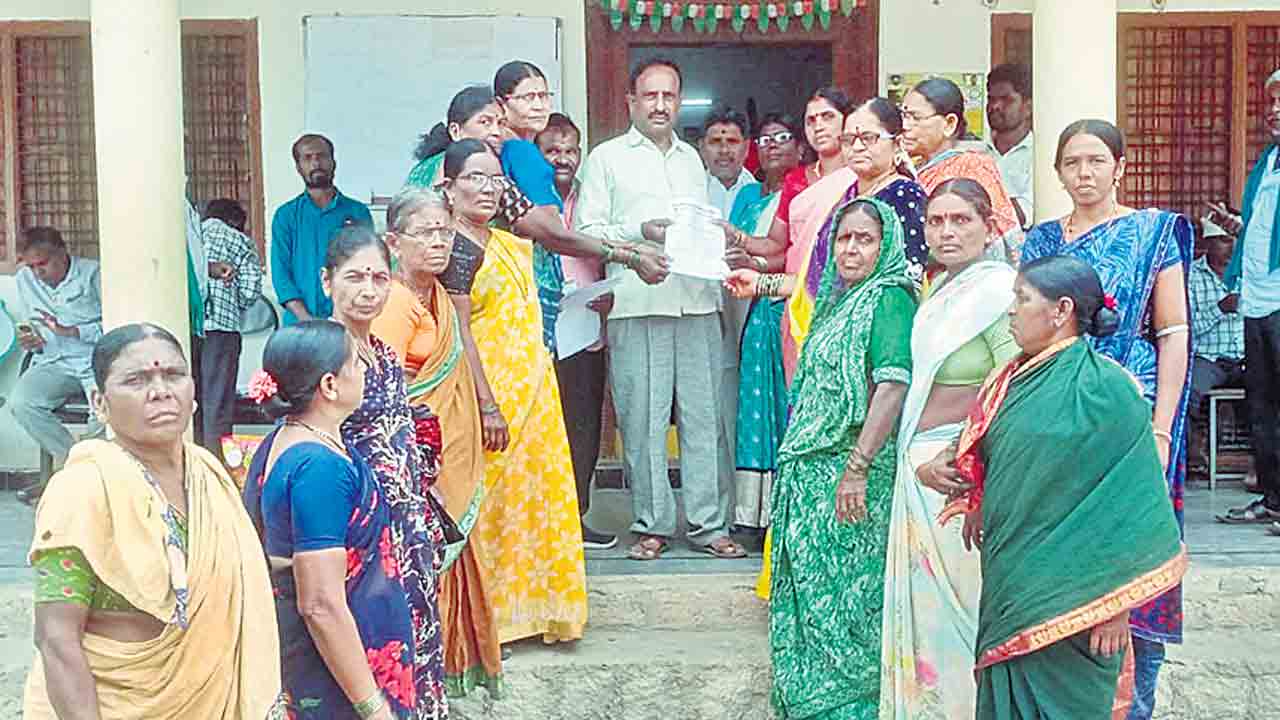 మధ్యాహ్న వంట కార్మికులకు తంటా