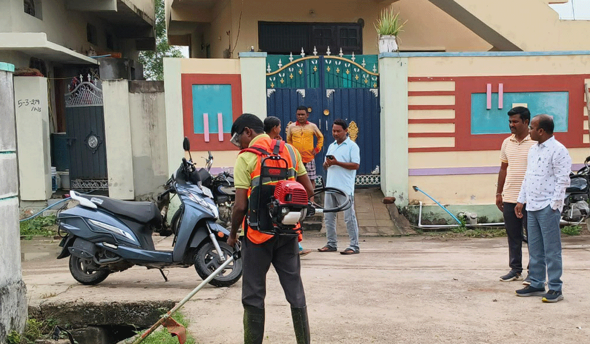 Seasonal diseases | సీజనల్ వ్యాధుల కట్టడికి ప్రత్యేక చర్యలు.. కోరుట్ల మున్సిపల్ కమిషనర్ రవీందర్