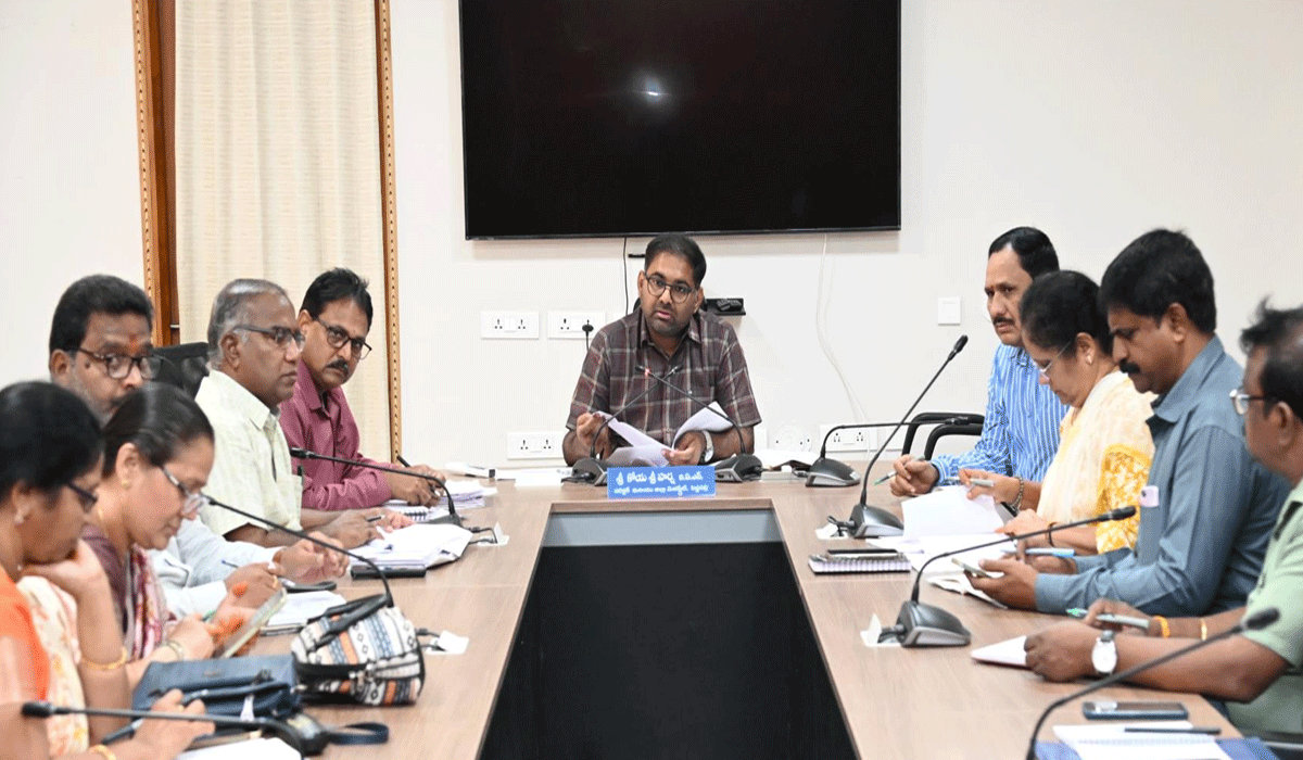 Collector Koya Sri Harsha | పకడ్బందీగా పల్లెల్లో పాలన సాగాలి.. పెద్దపల్లి కలెక్టర్‌ కోయ శ్రీ హర్ష