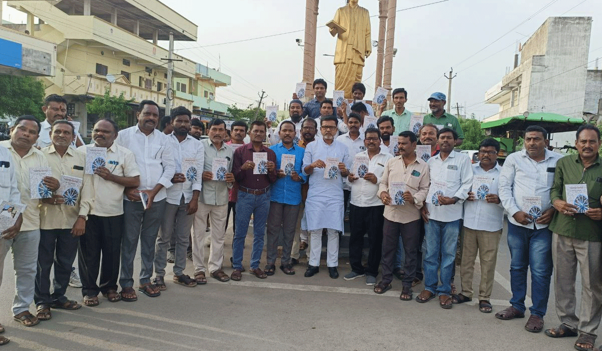 Putta Madhukar | బీసీలకు 42శాతం  రిజర్వేషన్‌ అంటూ మోసం చేస్తున్న కాంగ్రెస్ ప్రభుత్వం.. మంథని మాజీ ఎమ్మెల్యే పుట్ట మధూకర్‌