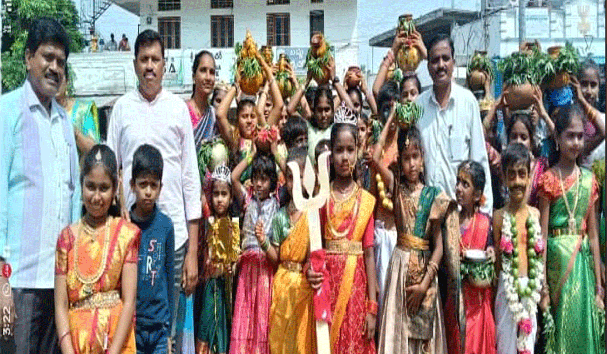 Bonala Festivel | హుజురాబాద్ న్యూ కాకతీయ మోడల్ స్కూల్ లో బోనాల జాతర