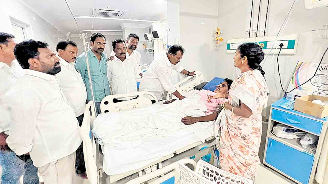 మాజీ సర్పంచ్‌ భర్త ఆత్మహత్యాయత్నం