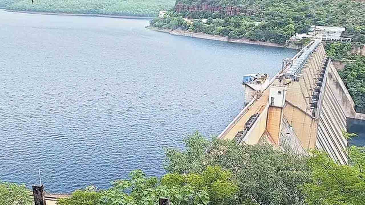 నిండు కుండలా శ్రీశైలం.. జూరాలలో 12 గేట్లు ఎత్తి దిగువకు నీటి విడుదల