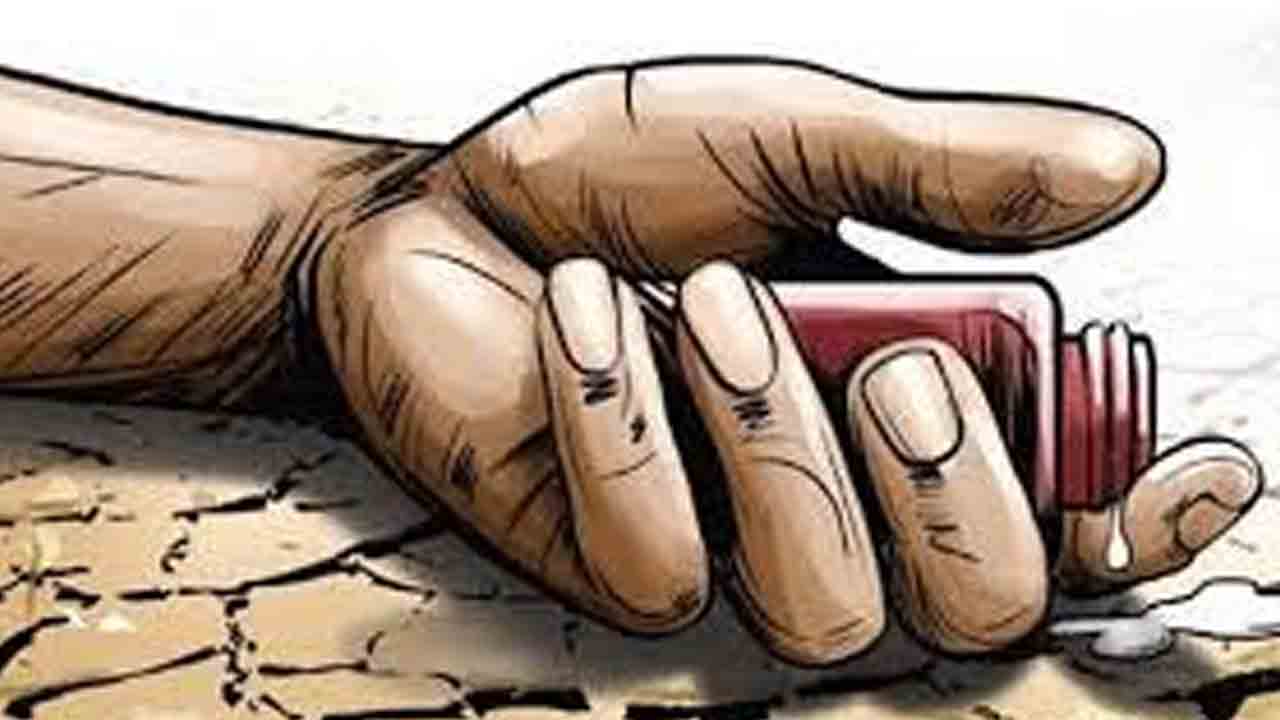 అప్పుల బాధతో రైతు ఆత్మహత్య