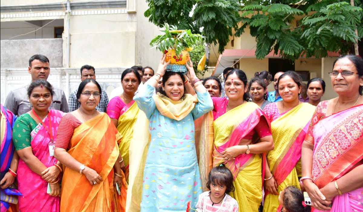 Anganwadi services | గర్భిణీ, బాలింతలు అంగన్వాడీ సేవలు సద్వినియోగం చేసుకోవాలి