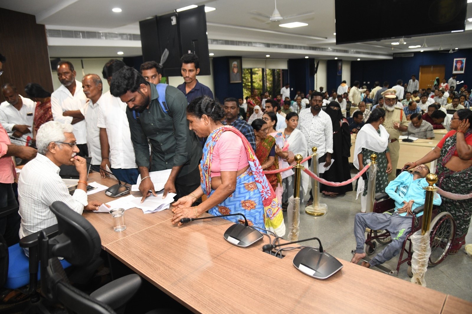 అర్జీలను పరిశీలించి వెంటనే పరిషరించాలి