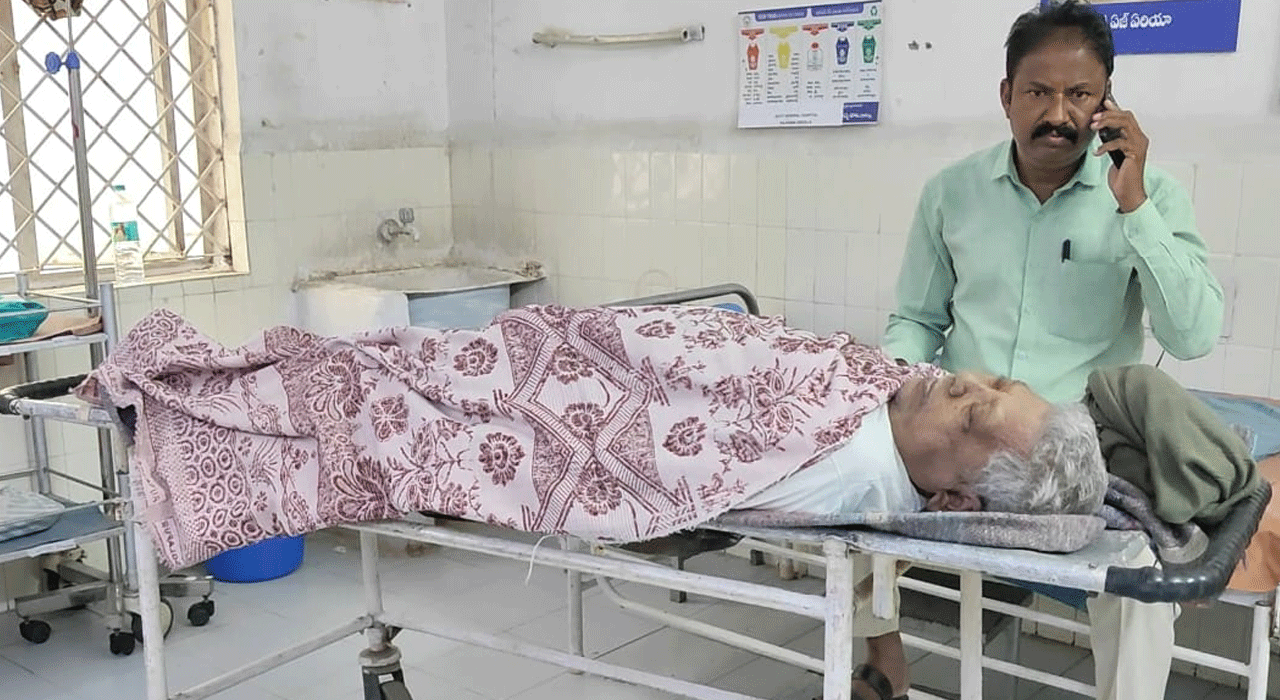 Government hospital | ప్రభుత్వ దవాఖానలో అందుబాటులో లేని పార్థీవ వాహనం.. గంటన్నరకు పైగా మృతదేహంతో పడిగాపులు
