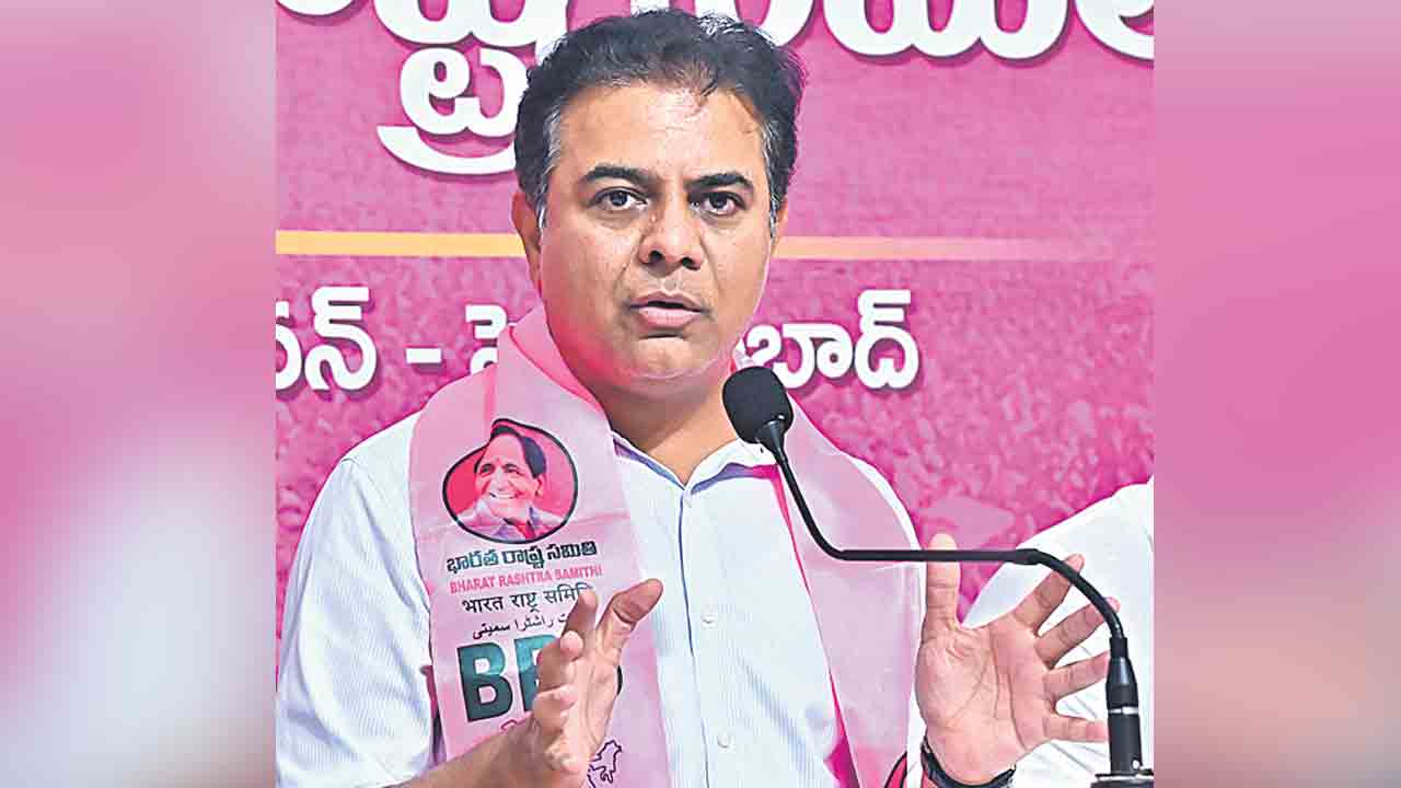 రేవంత్‌ను ఎందుకు కాపాడుతున్నరు?