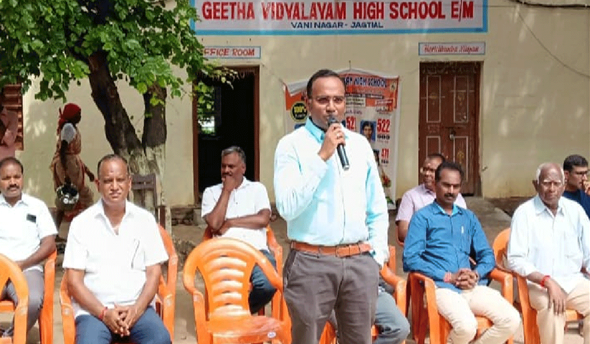 Geeta Vidyalayam | చదువుతోపాటు సంస్కారం అందించాలి.. గీతా విద్యాలయం అధ్యక్షుడు డాక్టర్ చింత రమేష్