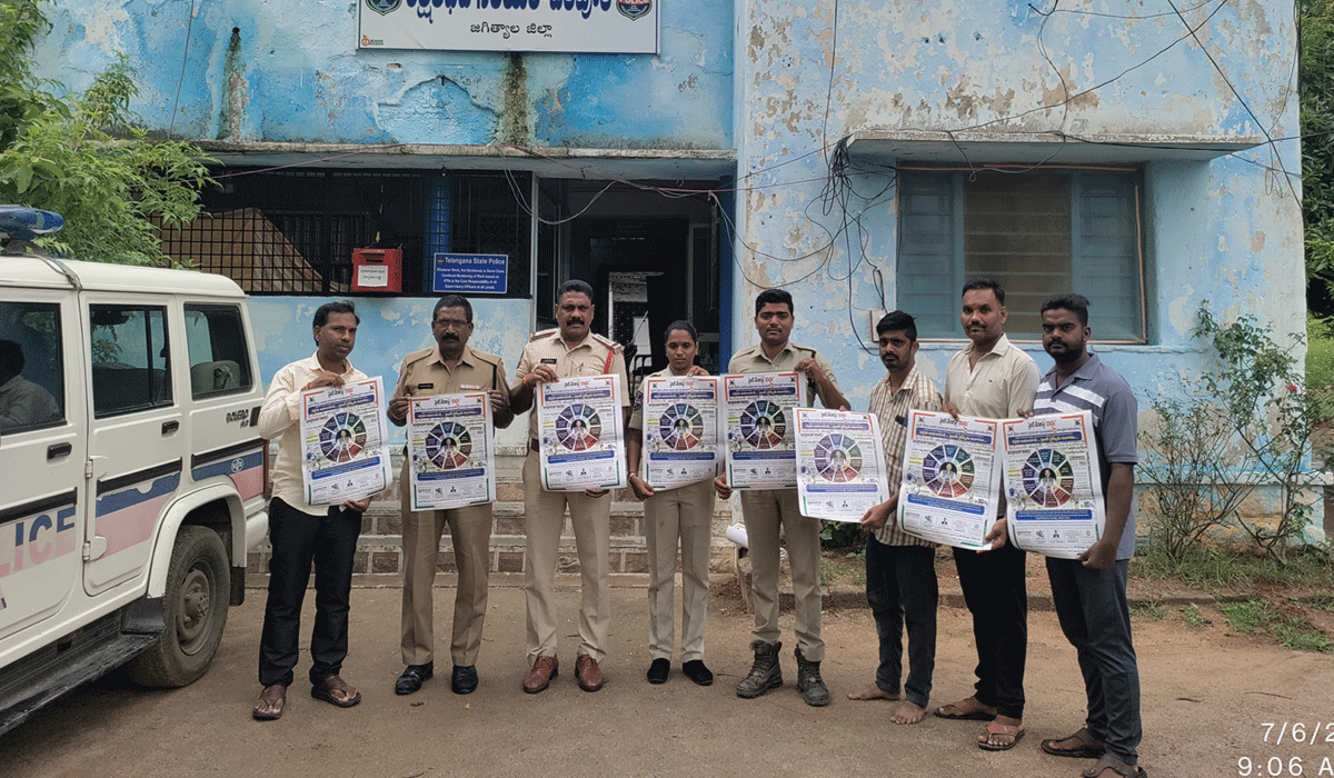 Fight against cybercrime | సైబర్ క్రైమ్ పై పోరాటంలో తుంగూర్ యువకుడు.. అవగాహన పోస్టర్ ను ఆవిష్కరించిన ఎస్ఐ