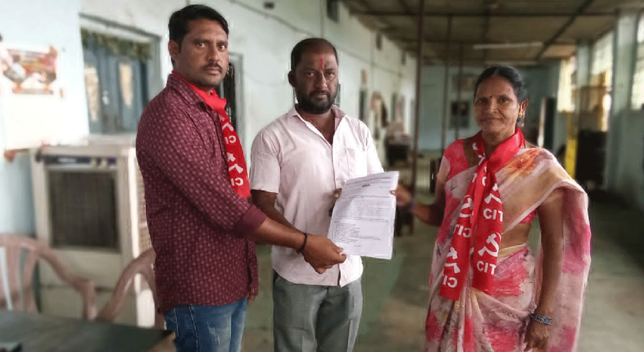 Nationwide strike | 9న జరిగే దేశవ్యాప్త సమ్మెను విజయవంతం చేయాలని.. బీడీ సెంటర్లకు సమ్మె నోటీసు అందజేత