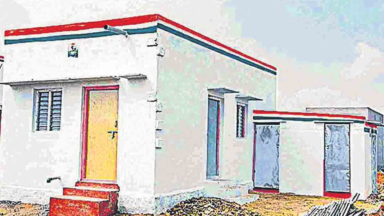 ఇందిరమ్మ ఇండ్లకు రోజుకో నిబంధన!