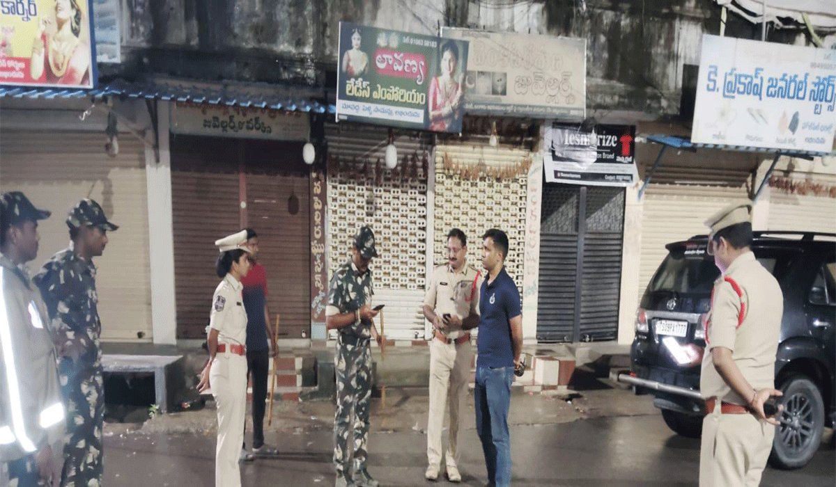 Jagityal SP Ashok Kumar | అర్ధరాత్రి సమయం లో నిఘా మరింత పటిష్టం.. జగిత్యాల ఎస్పీ అశోక్ కుమార్