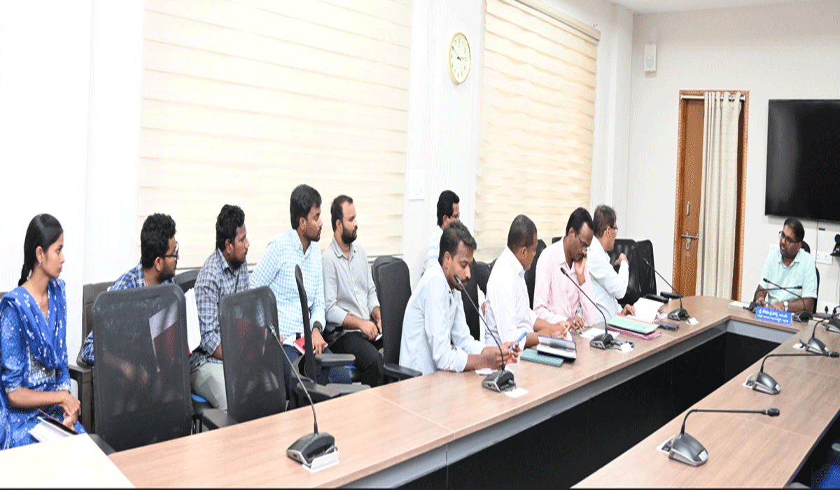 Collector Koya Sri Harsha | అభివృద్ధి పనులు సకాలంలో పూర్తి చేయాలి.. జిల్లా కలెక్టర్‌ కోయ శ్రీ హర్ష