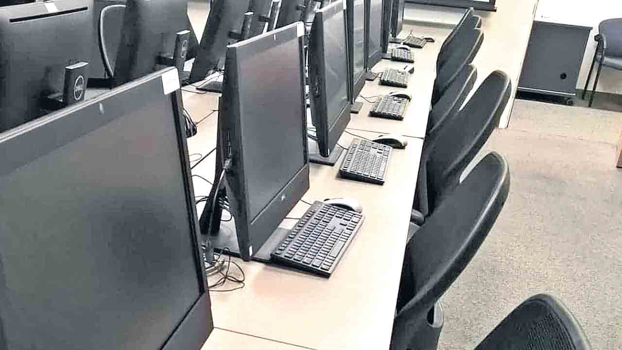 సర్కారు బడుల్లో డిజి‘డల్‌’ విద్య!