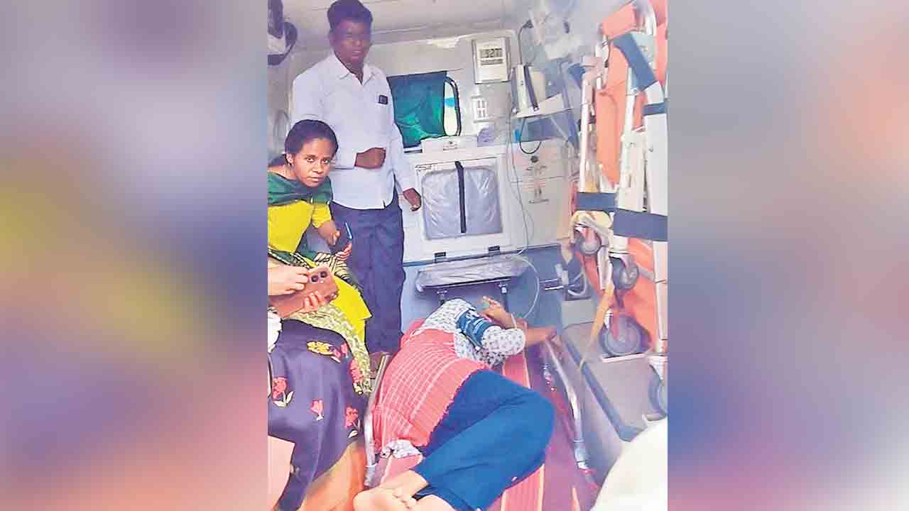 భవనంపై నుంచి పడిన విద్యార్థిని