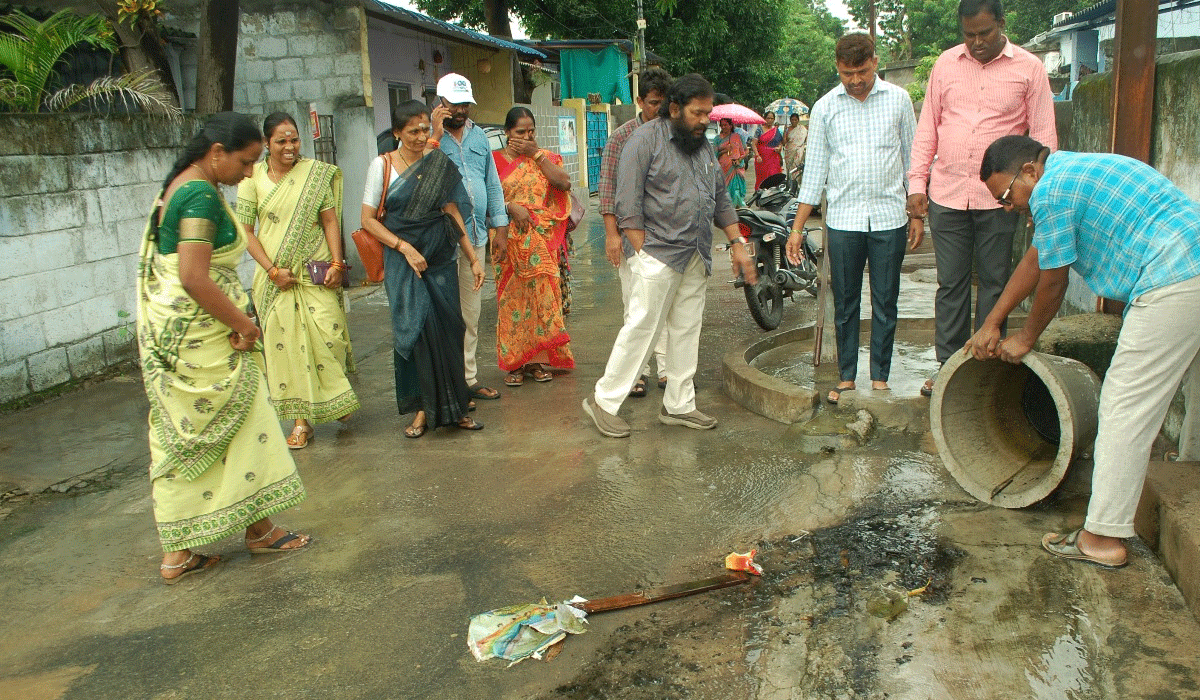 Godavarikhani | నీటిని నిల్వ లేకుండా పరిసరాలను శుభ్రం చేసుకోవాలి.. రామగుండం డిప్యూటీ కమిషనర్‌ వెంకటస్వామి