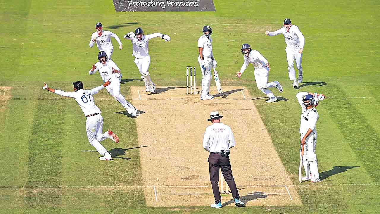 పోరాడినా..జడేజా ఒంటరి పోరాటం వృథా