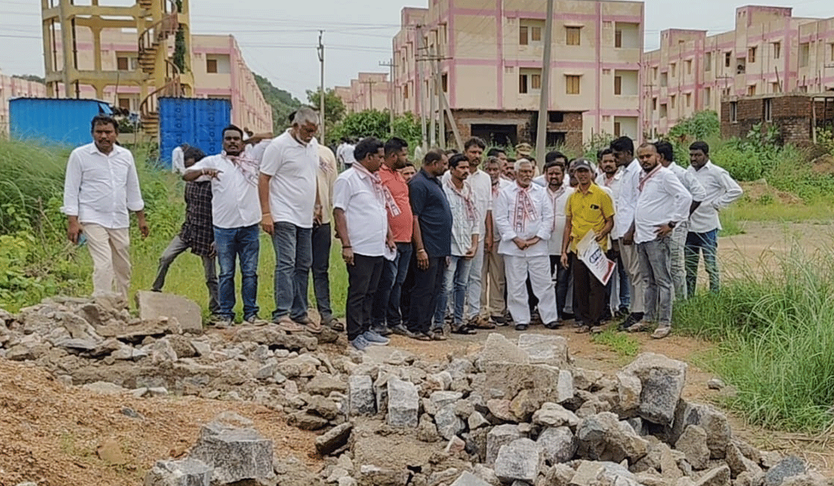 Jeevan Reddy | ఇండ్ల నిర్మాణాల కూల్చివేత బాధ్యులపై, చర్యలు తీసుకోవాలి.. మాజీ మంత్రి జీవన్ రెడ్డి