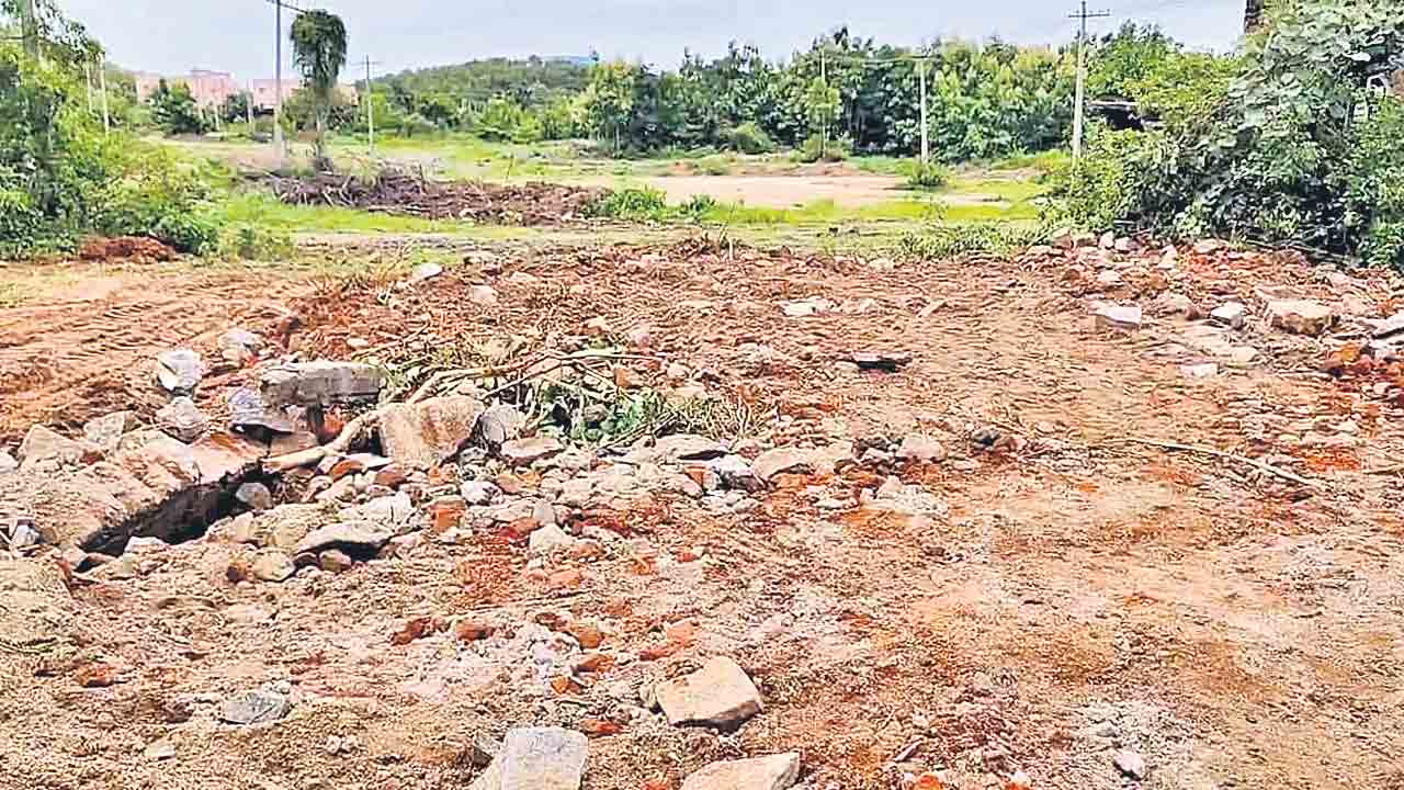 ఇందిరమ్మ ఇండ్ల కూల్చివేత!