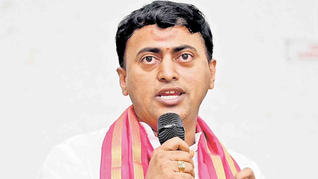 తెలంగాణ పథకాలకు.. గాంధీల పేర్లు తొలగించాలి