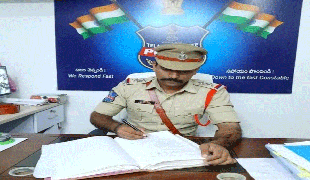 Chigurumamidi | చిగురుమామిడి ఎస్సైగా సాయికృష్ణ బాధ్యతల స్వీకరణ