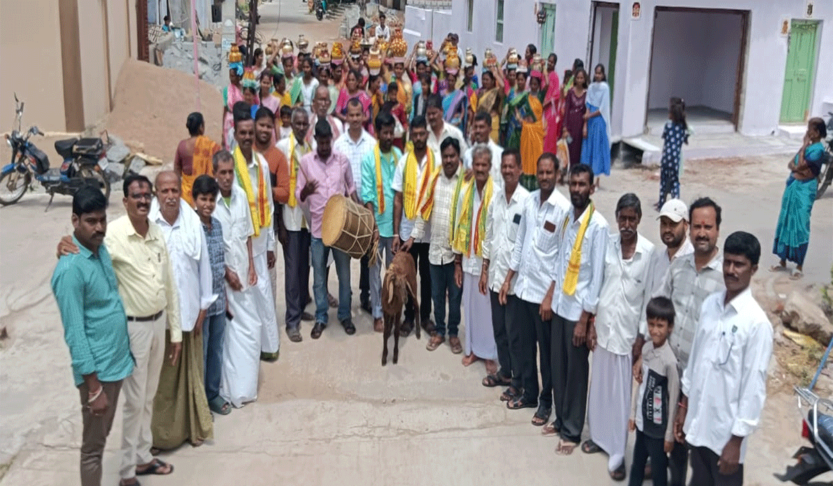 Huzurabad | హుజురాబాద్‌లో బీరన్నకు బోనాల సమర్పణ.. పాల్గొన్న యాదవులు