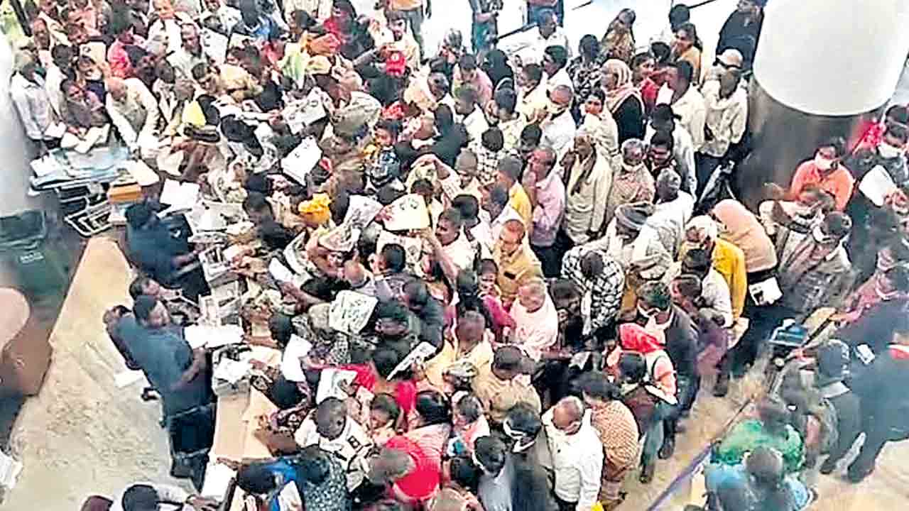 గుండెపోటు మరణాల భయంతో.. మైసూర్‌లో దవాఖానకు క్యూ కడుతున్నరు