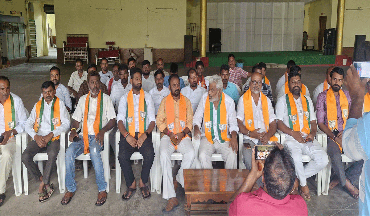 BJP group politics | గ్రూపు రాజకీయాలను ప్రోత్సహిస్తున్న గుజ్జుల రామకృష్ణారెడ్డి.. బీజేపీ సీనియర్ నాయకుడు చీరాల పర్వతాలు