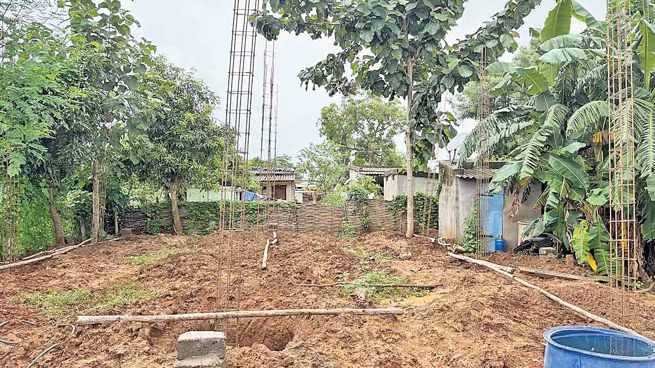 పురుషోత్తపట్నంలో మళ్లీ అక్రమ నిర్మాణాలు