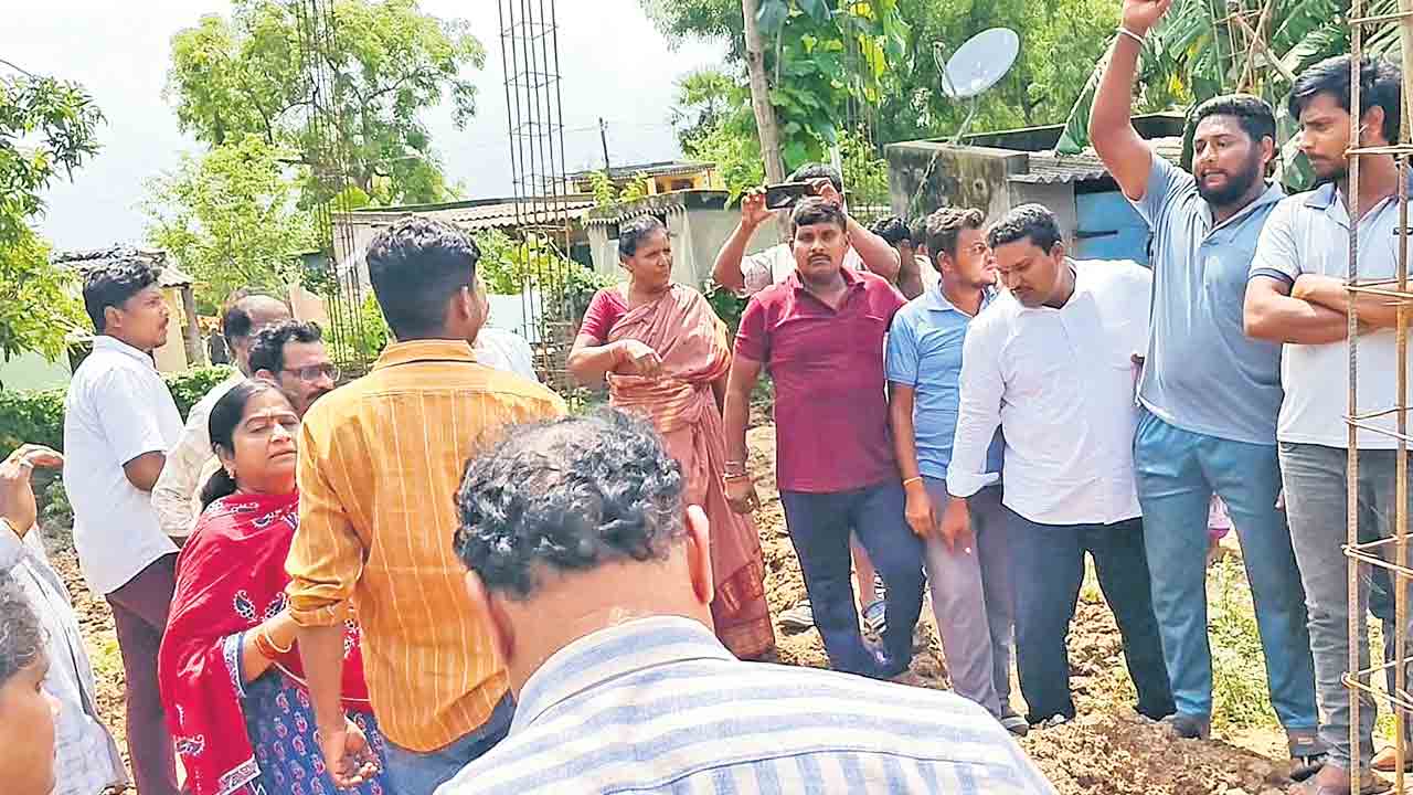 తెలంగాణ ఈవోపై ఏపీలో దాడి