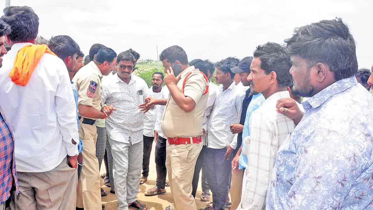 పంతం నెగ్గించుకున్న రాఘవ కంపెనీ!