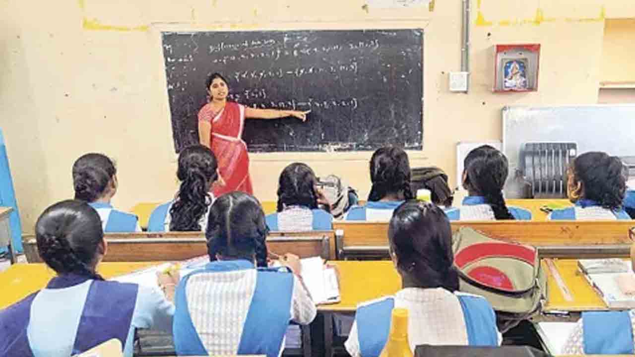 మన బడులకు ఏమైంది?.. రాష్ట్రంలో సగటున ఒక స్కూల్‌లో 83 మంది విద్యార్థులే