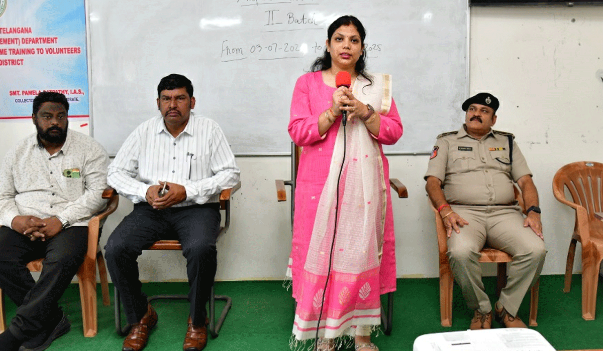 Aapad Mitra | విపత్తుల వేళలో ‘ఆపద మిత్ర’ వాలంటీర్లు ముందుండాలి.. కలెక్టర్ పమేలా సత్పతి