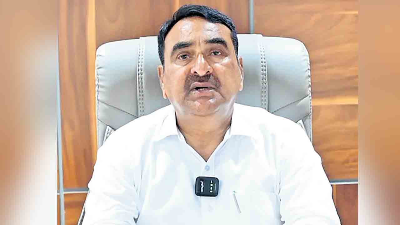 మంత్రి సురేఖను బర్తరఫ్‌ చేయాలి