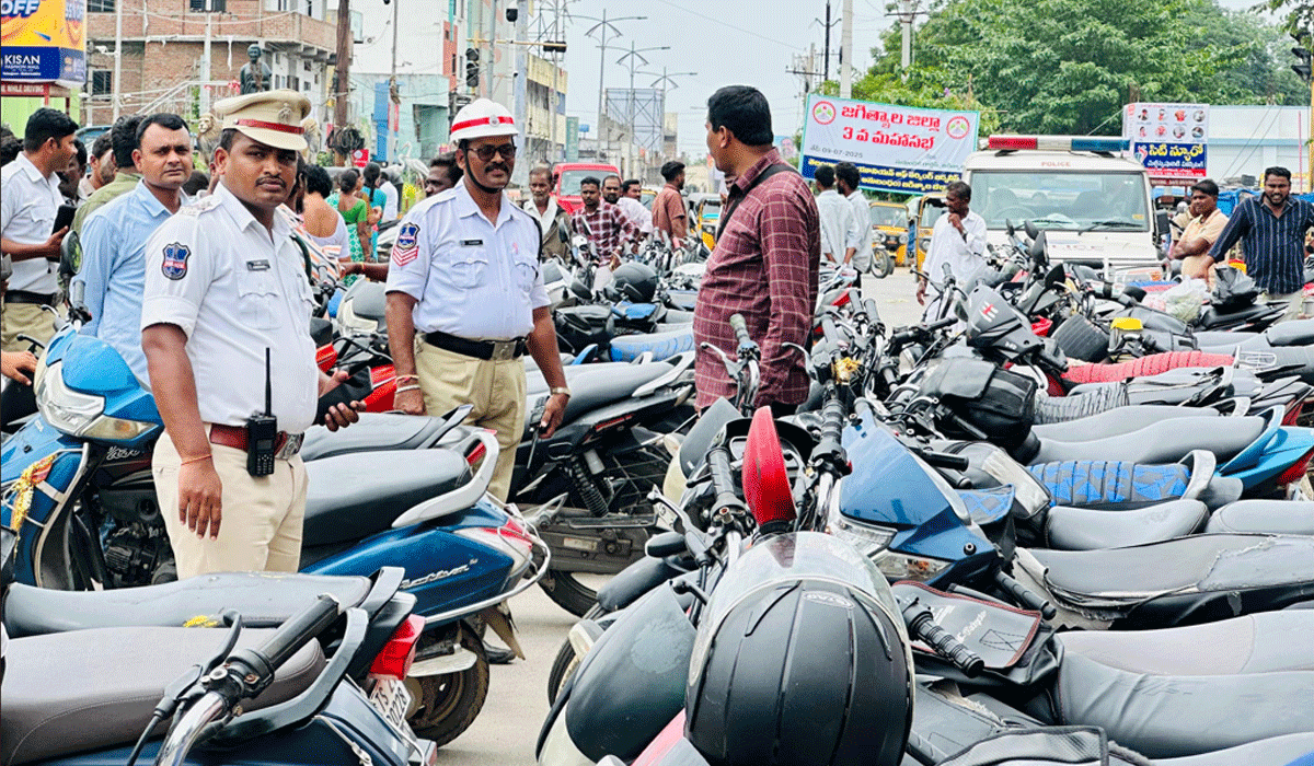 Operation No Number Plate | ఆపరేషన్ నో నంబర్ ప్లేట్.. జగిత్యాల పట్టణంలో పోలీసుల స్పెషల్ డ్రైవ్