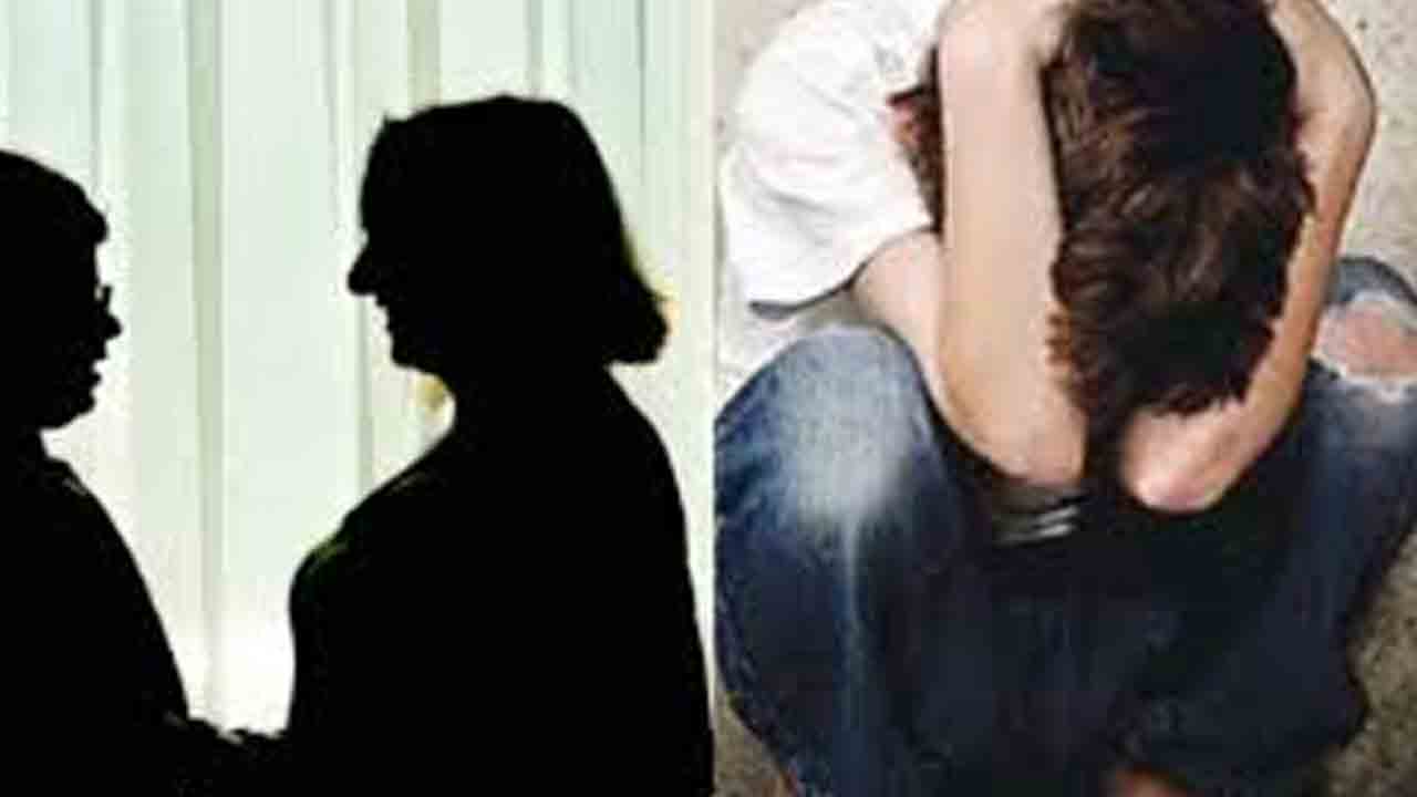 విద్యార్థిపై మహిళా టీచర్‌ లైంగిక దాడి