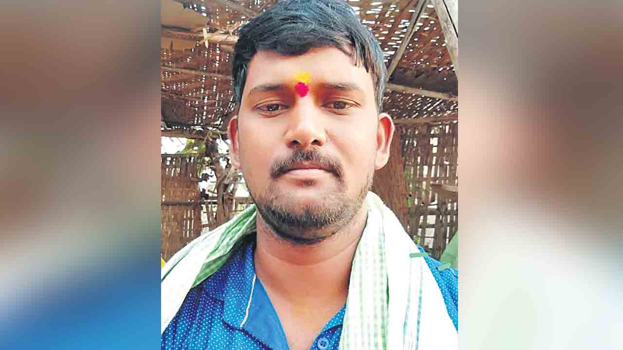 అప్పుల బాధతో యువరైతు ఆత్మహత్య