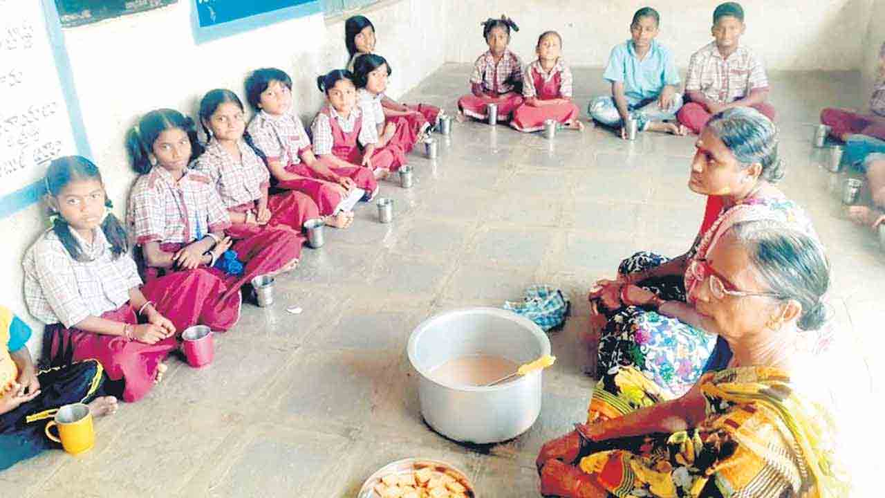 బడుల్లో రాగిజావ పంపిణీ బంద్‌